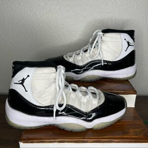 Nike AIR JORDAN 11 RETRO 'CONCORD' 2016 Size 7 Black and White